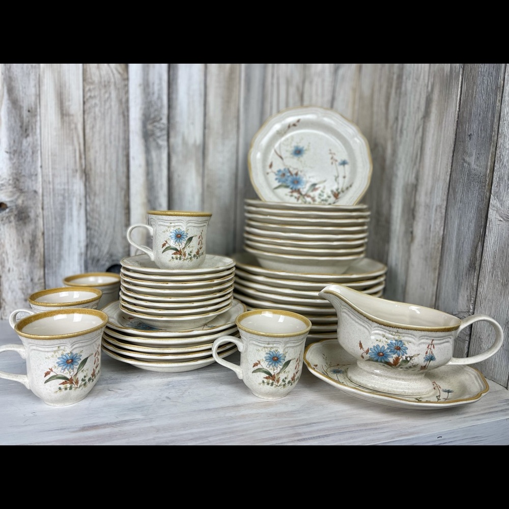 Mikasa Blue Daisies EB 804: 40pc set